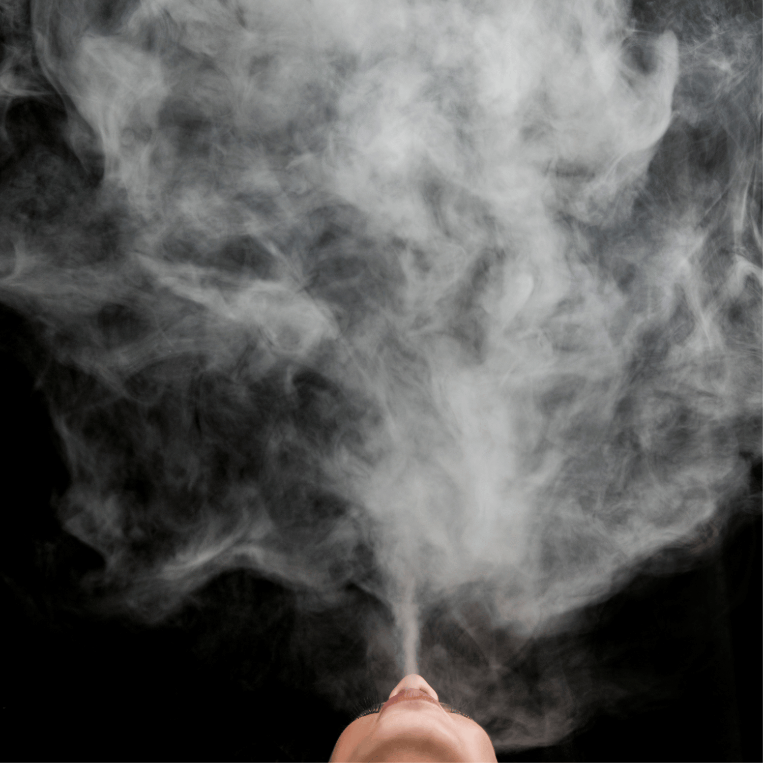 Mulher que exala fumo