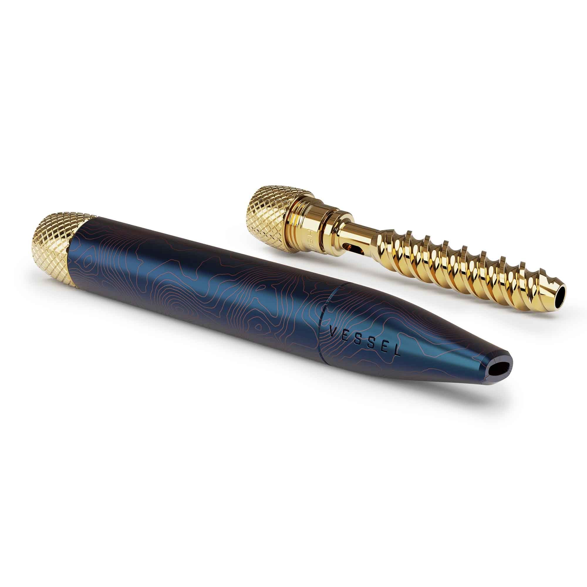 Caneta Vessel montada com corpo azul e detalhes dourados