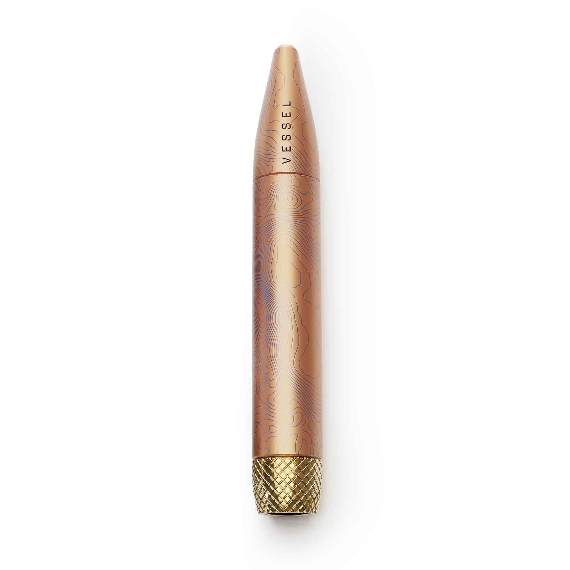 Caneta de tinteiro em ouro rosa com detalhes em ouro